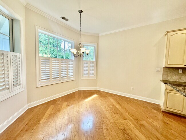 Building Photo - Beautifully Maintained Three Bedroom Home ...