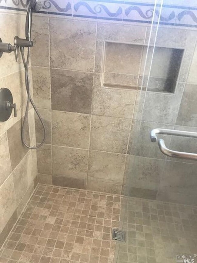 Building Photo - Gorgeous 3 bedroom 2.5 bath 2 story Townho...