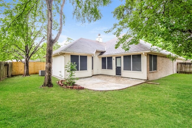 Building Photo - 26967 Crown Haven Ct