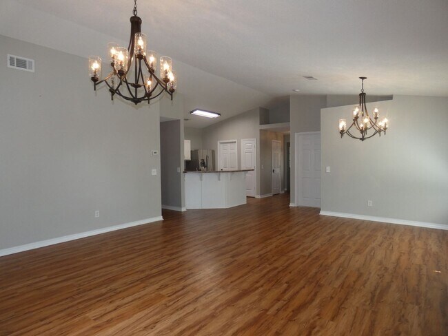 Building Photo - Charming Brick Home - Stonebrook