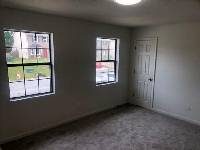 Building Photo - 1448 Springleaf Cir SE