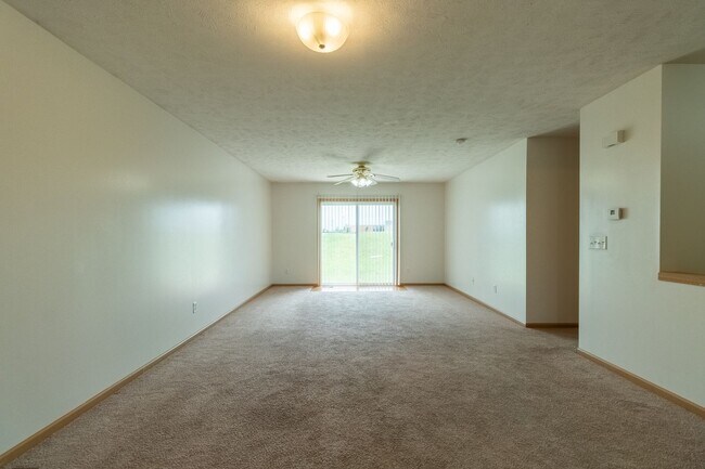 Building Photo - Great Home Close to New Schools and the Fallbrook YMCA