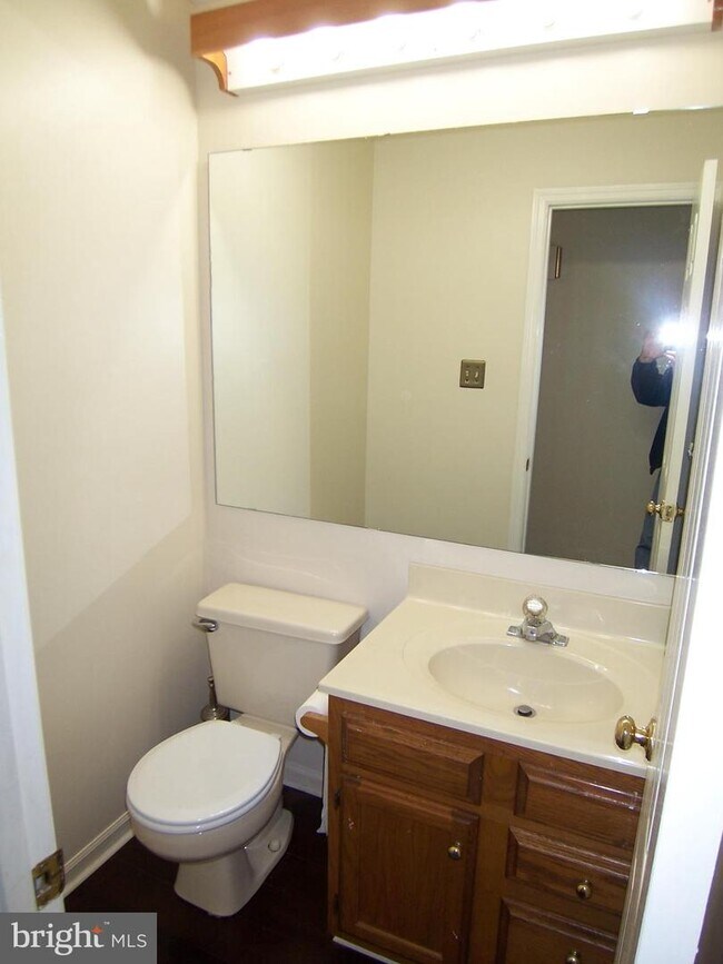 Building Photo - 411 Grasmere Dr