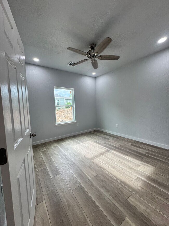 Building Photo - 6308 N Boulder Ave