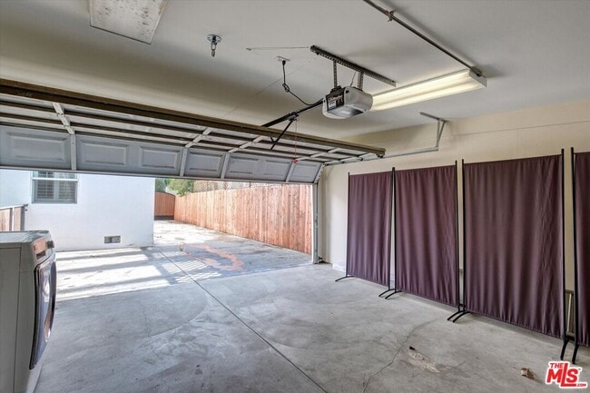 Building Photo - 135 N Gower St