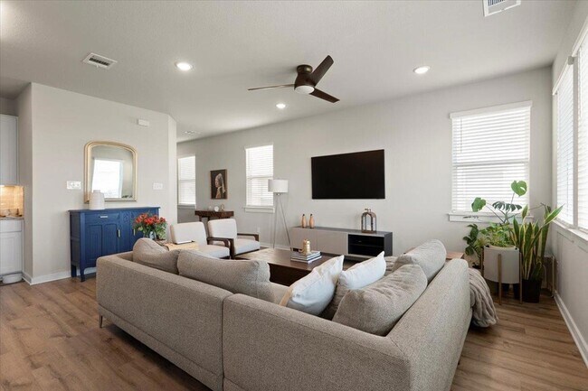 Building Photo - 1530 McKinney Dr