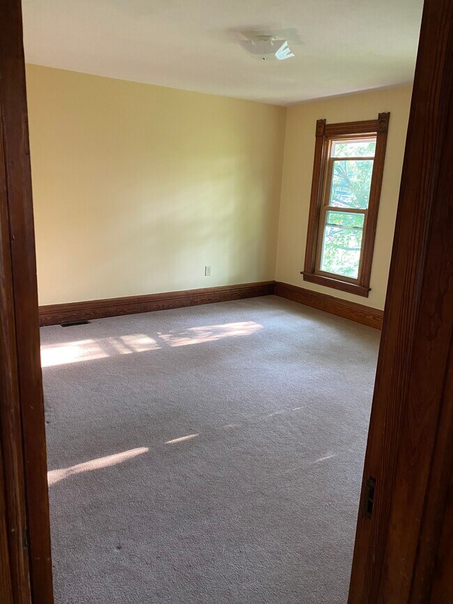 large bedrooms - 400 Nottingham Rd