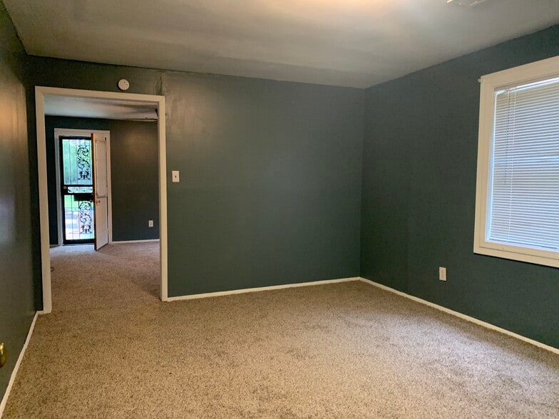 Building Photo - 2367 Hunter Ave