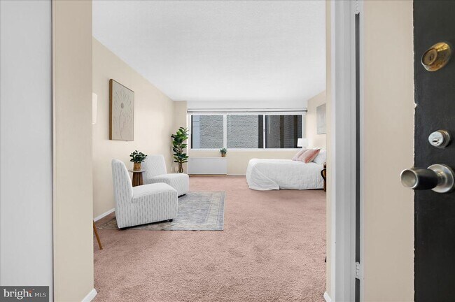 Building Photo - 5500 Friendship Blvd