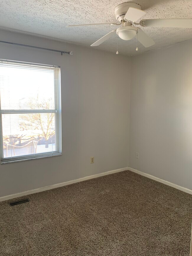 Building Photo - 9012 Ellersly Dr