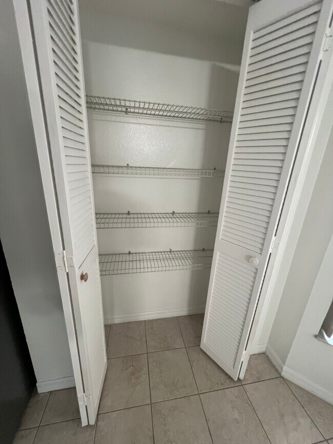 Building Photo - 667 Lake Dexter Cir