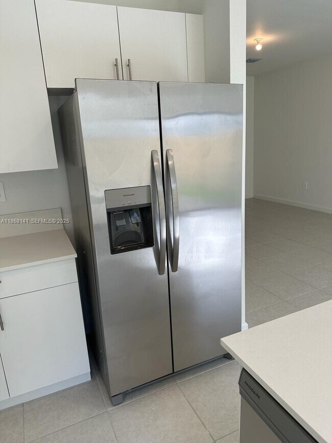 Building Photo - 11926 SW 245 Ter