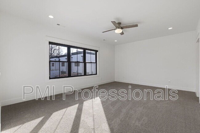 Building Photo - 227 S Bilbro Ave