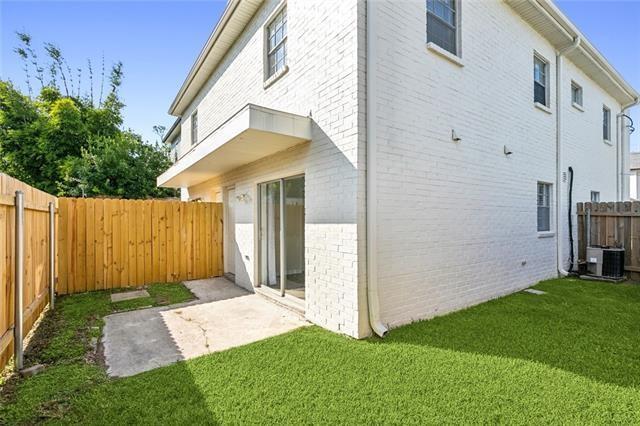 Building Photo - 210 Hyacinth St