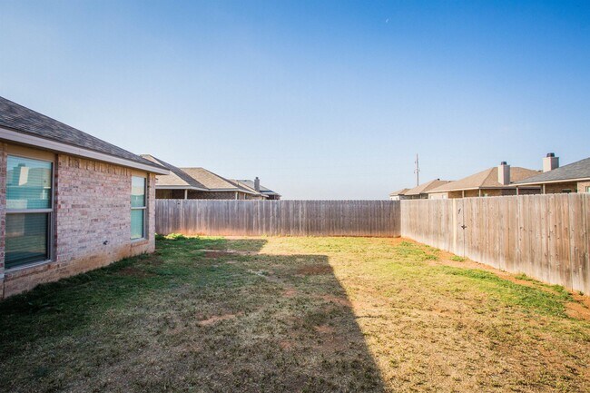 Building Photo - 14412 Vernon Ave