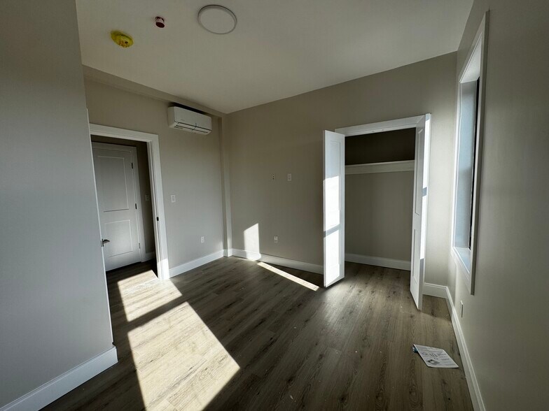 Building Photo - 56 Sachem St