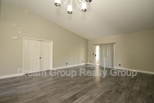 Building Photo - 10524 Autumn Pine Ave