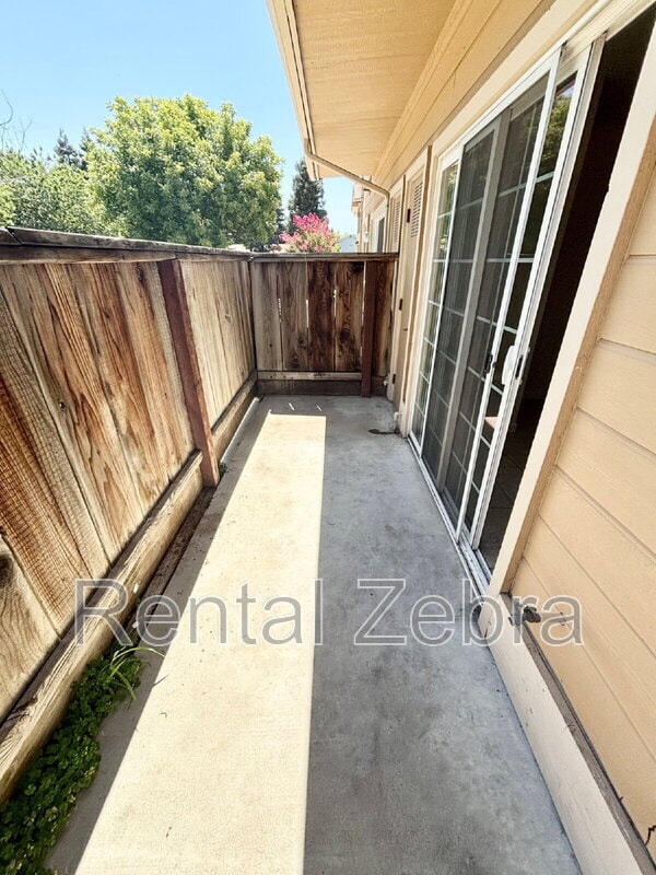 Building Photo - 2935 Willowbrook Dr