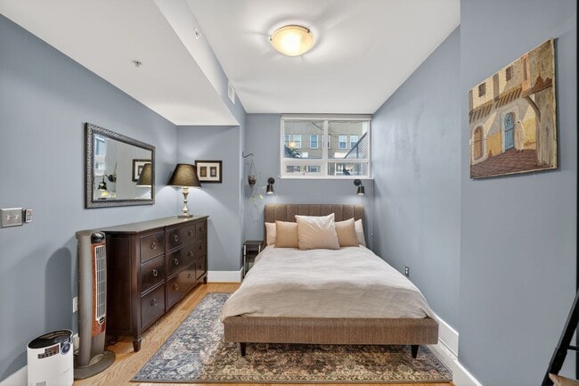 Building Photo - Spacious & Modern 1br Steps on U St Corridor!