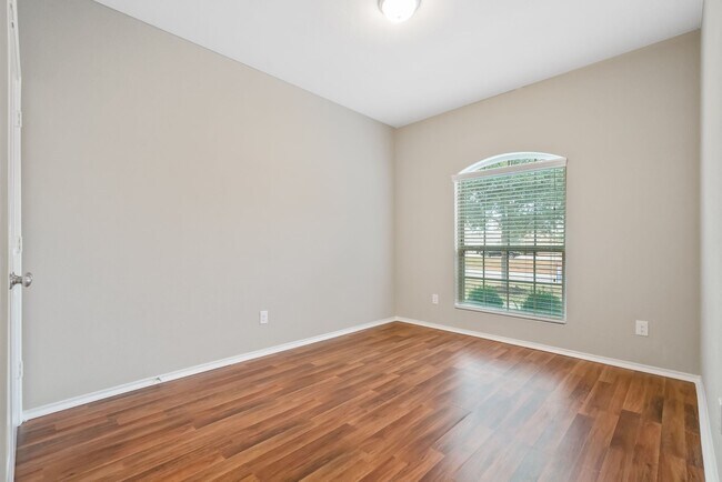 Building Photo - 967 Oak Terrace Dr