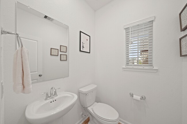 Building Photo - 9405 Vis Fls Trce