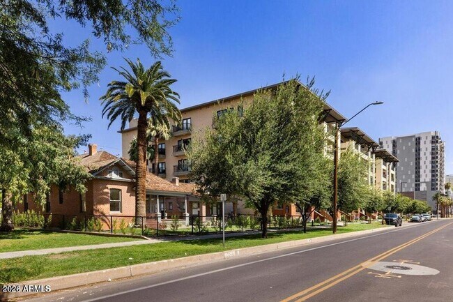 Building Photo - 825 N 3rd Ave
