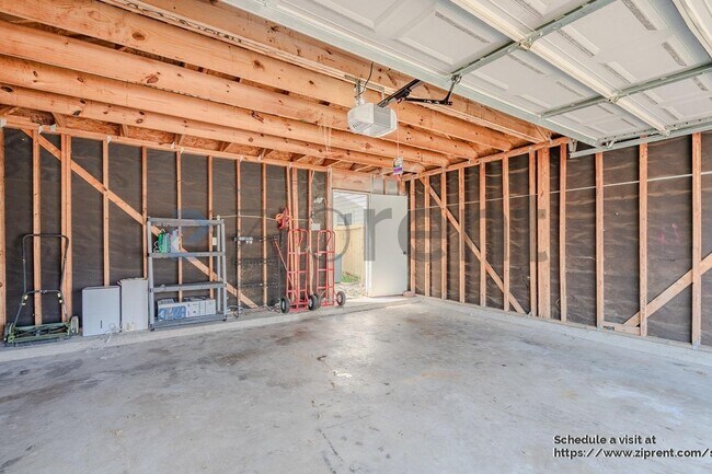 Building Photo - 11944 Chanteloup Dr