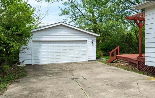 Building Photo - A Fantastic Colonial Home within a Park Li...