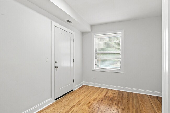 Building Photo - 3731 N Elston Ave