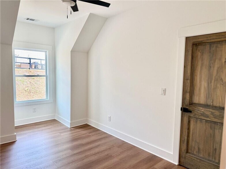 Building Photo - 115 Stoneybrook Dr