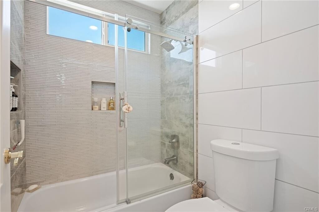 Building Photo - 17764 Sidwell St