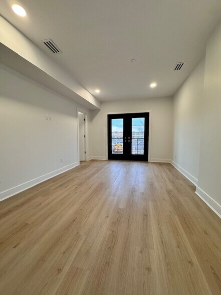 Building Photo - 85 W High St