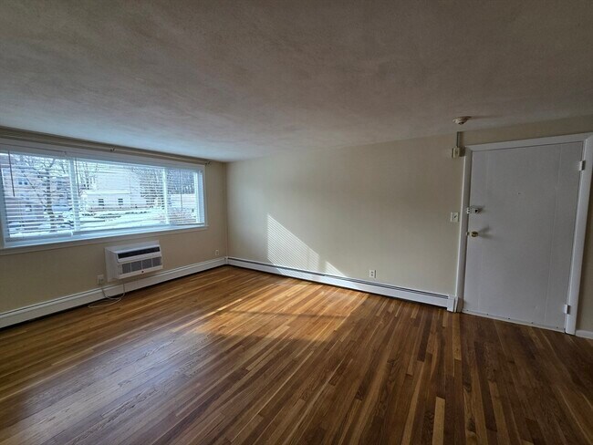 Building Photo - 194 Lincoln St