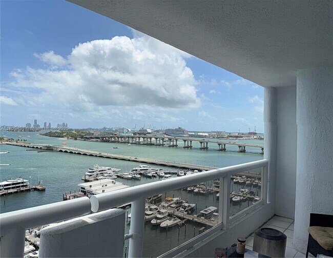 Building Photo - 1717 N Bayshore Dr