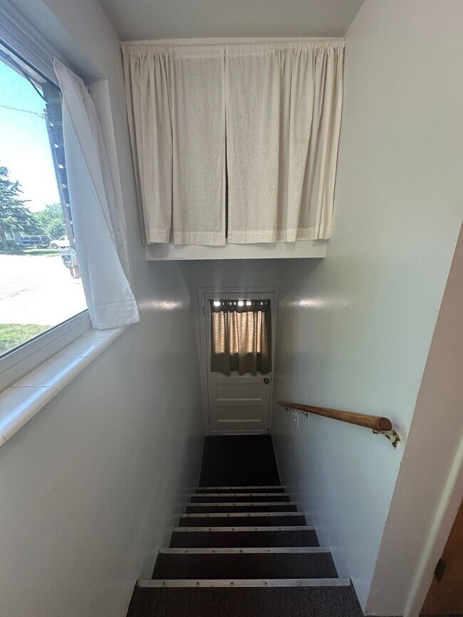 Building Photo - Healy Duplex