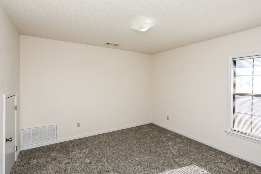 Building Photo - 7776 Hickory Meadow Rd