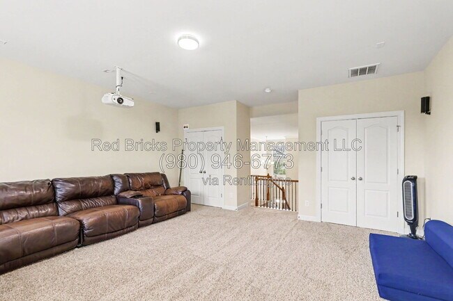 Building Photo - 747 Coralbell Way