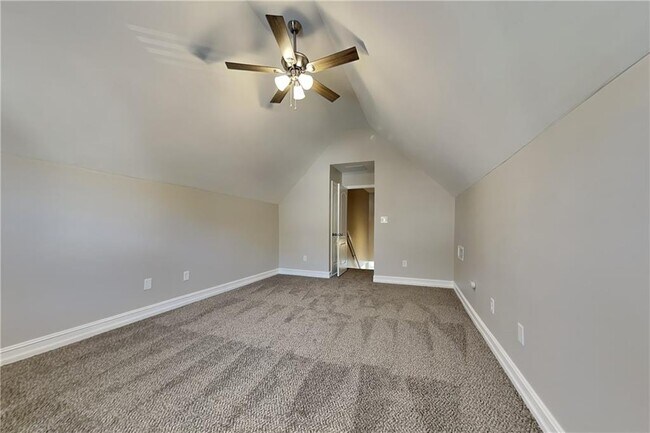 Building Photo - 805 River Valley Dr