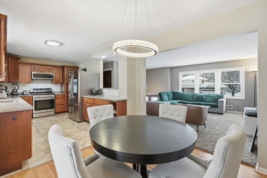 Building Photo - 7048 Montrose Rd