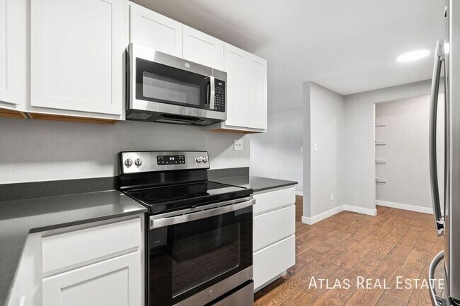 Building Photo - 1705 30th St