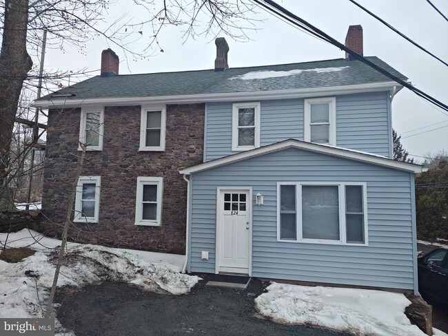 Building Photo - 824 Kintner Rd