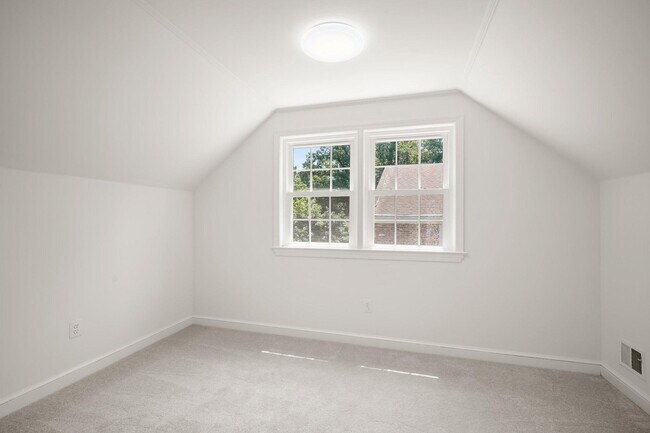 Building Photo - 7109 Radnor Rd
