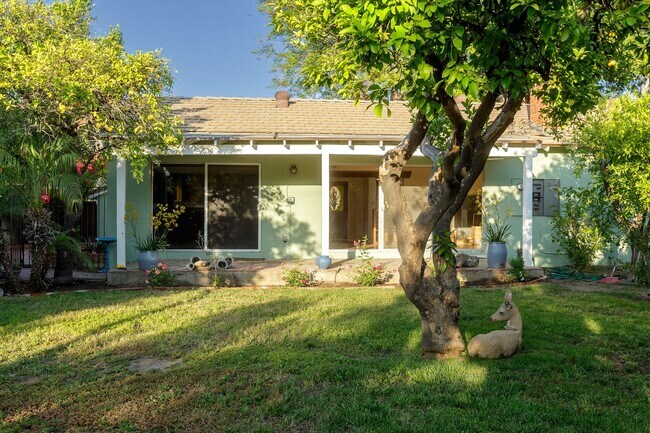 Building Photo - Charming Rustic 3BD/2BA Home in Peaceful C...