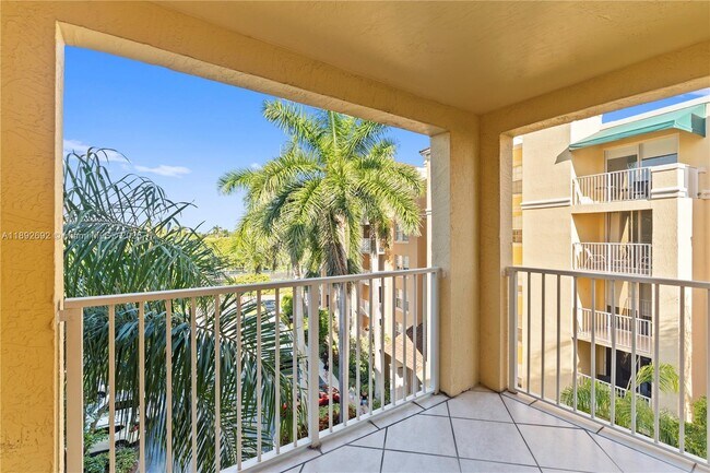 Building Photo - 19655 E Country Club Dr