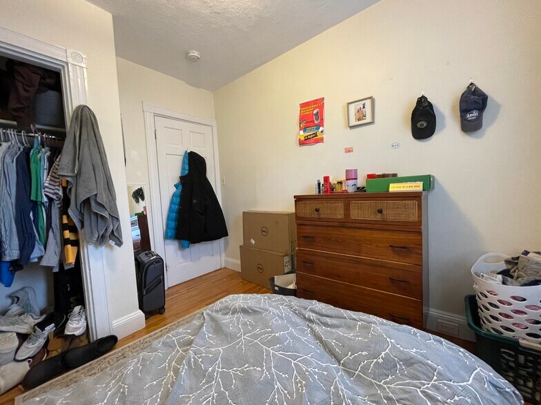 Building Photo - 67 Fairbanks St