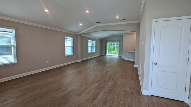 Building Photo - 96 Zancara St