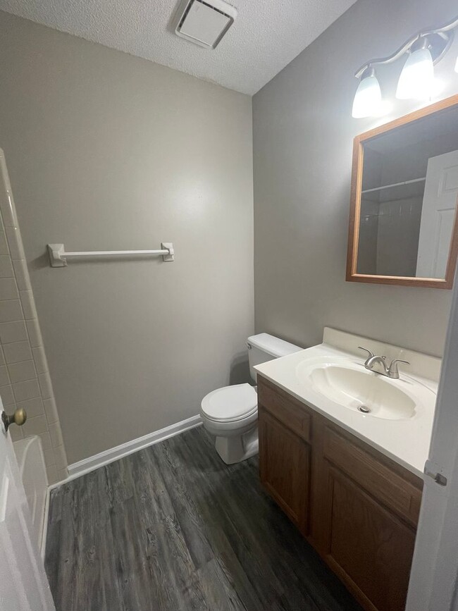Building Photo - Rosecroft6246-
