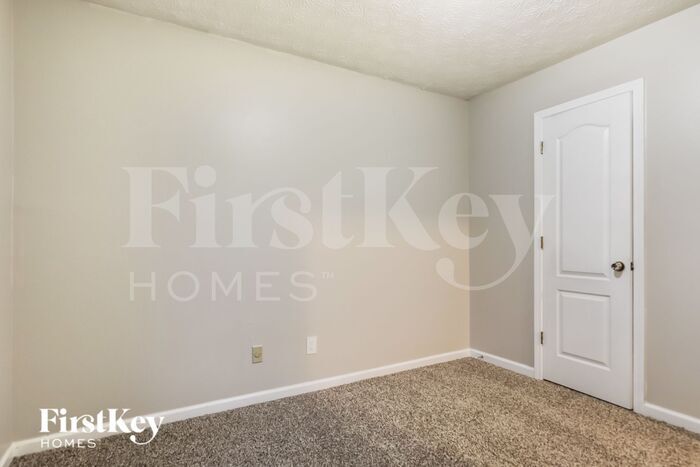 Building Photo - 916 Maple Leaf Ridge