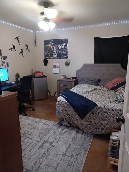 Building Photo - 809 Golf Course Rd