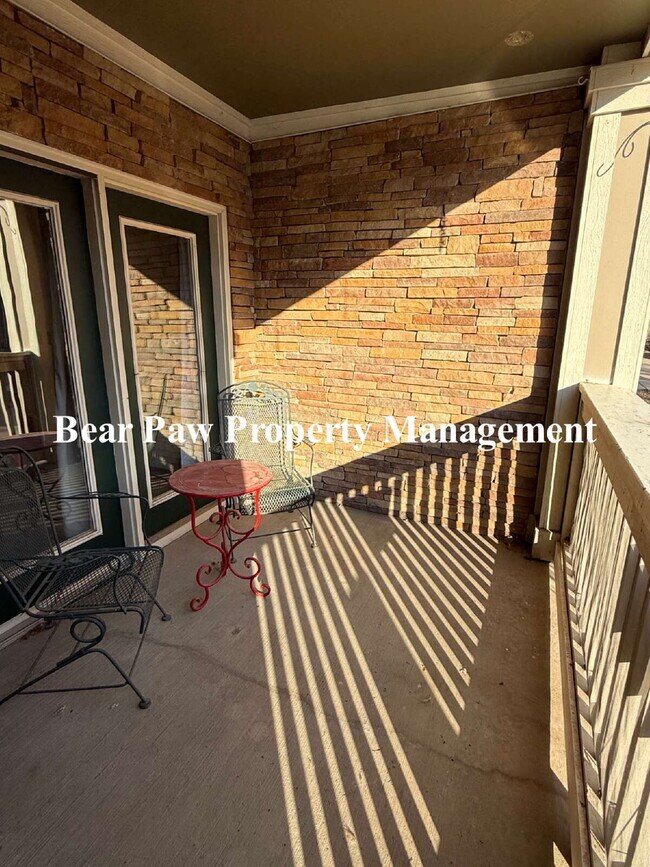 Building Photo - "New Lower Price on this Spacious 2-Bed, 2...